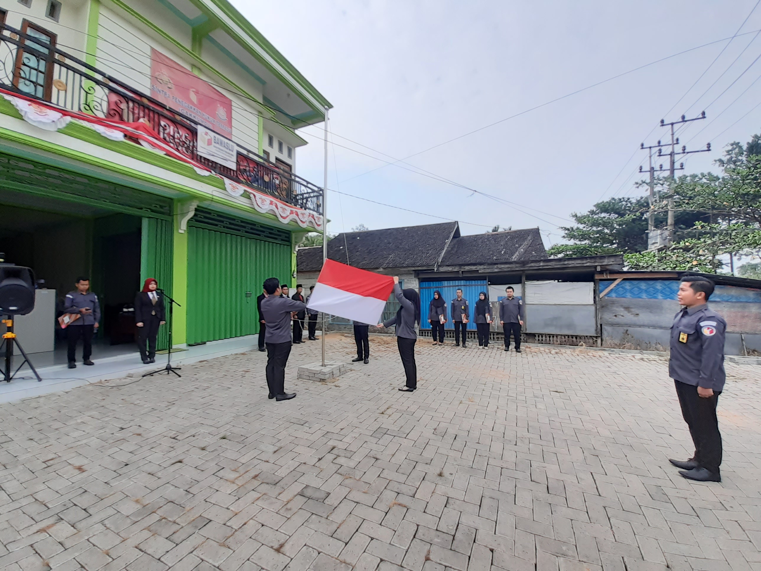 Bawaslu Kabupaten Balangan Adakan Upacara HUT RI Ke-74