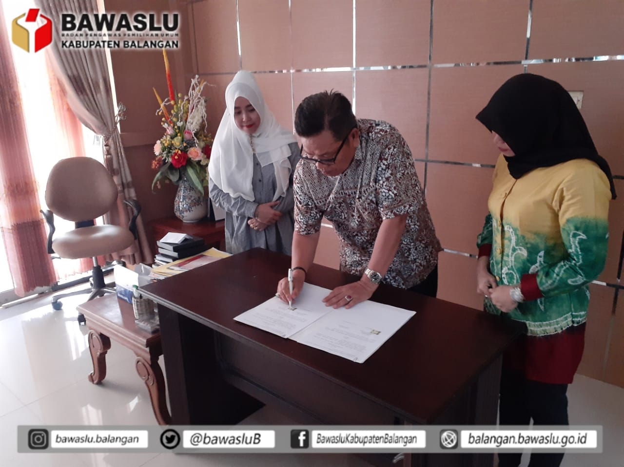 Ansharuddin tandatangani NPHD Bawaslu Kabupaten Balangan