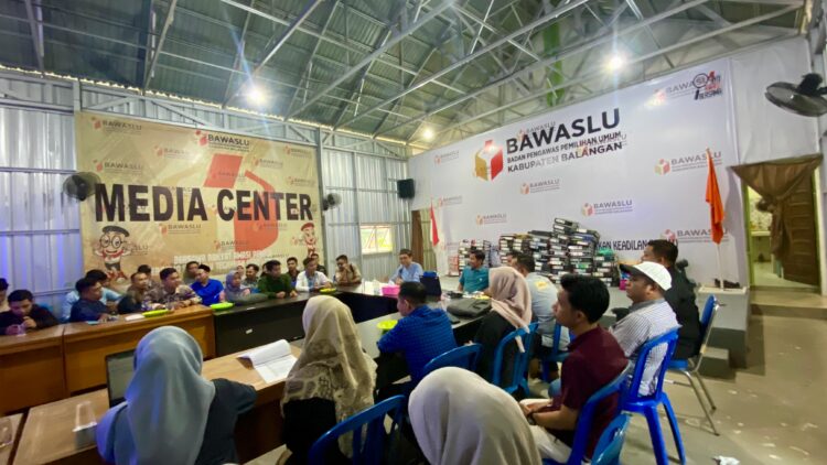 Bawaslu Kabupaten Balangan Gelar Rapat Pleno DPSHP di Tingkat Kecamatan, Tekankan Akurasi Data Pemilih