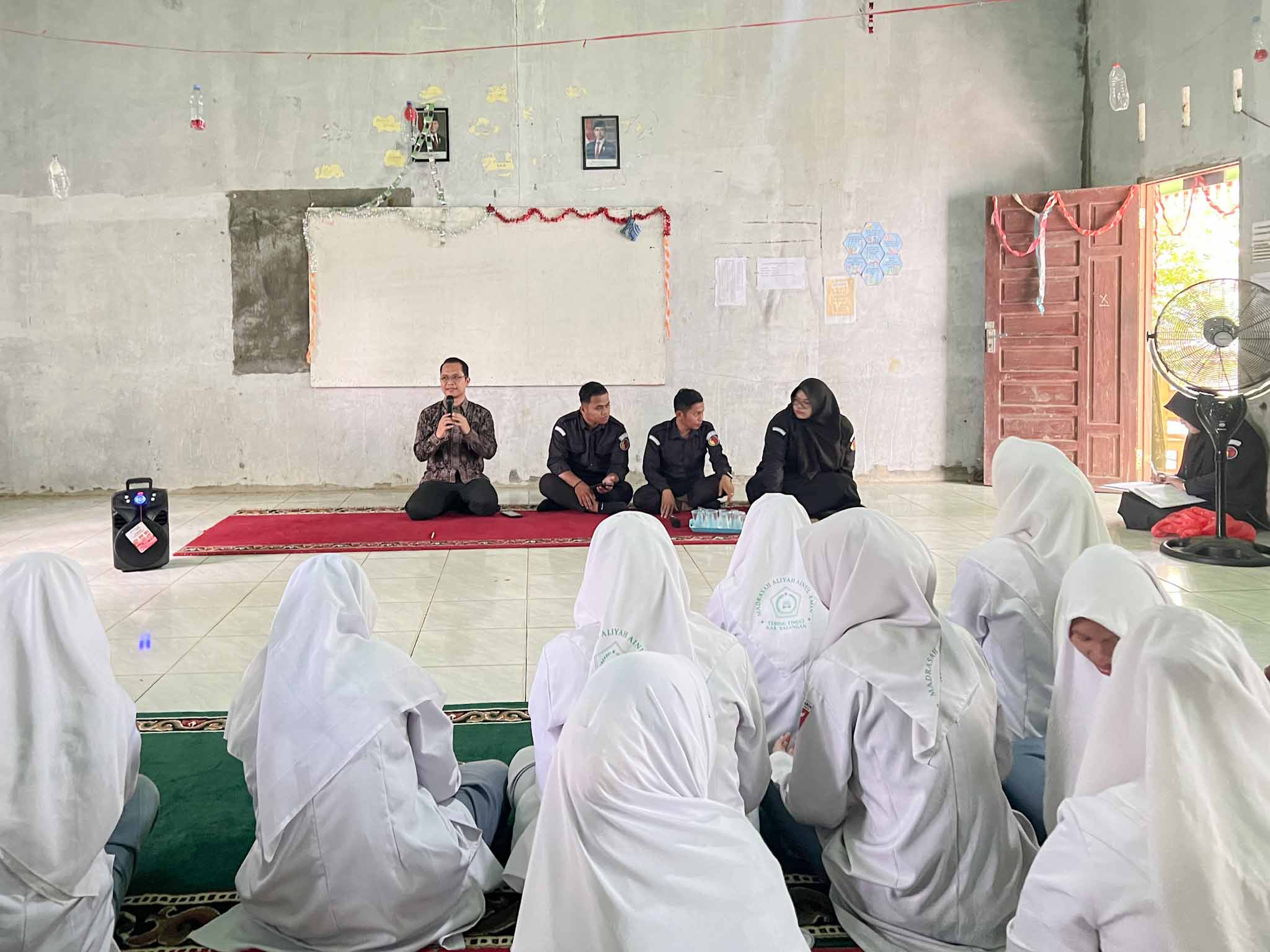 Bawaslu Balangan Dorong Kesadaran Demokrasi Pemilih Pemula di MA Ainul Amin