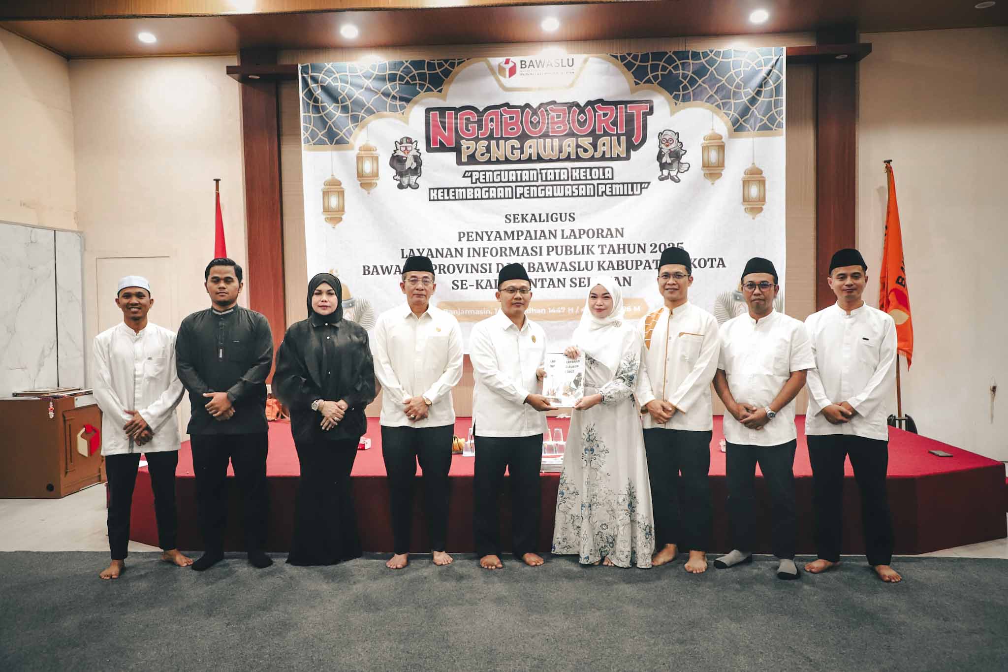 Bawaslu Balangan Raih Predikat Informatif pada Anugerah Keterbukaan Informasi Publik 2025