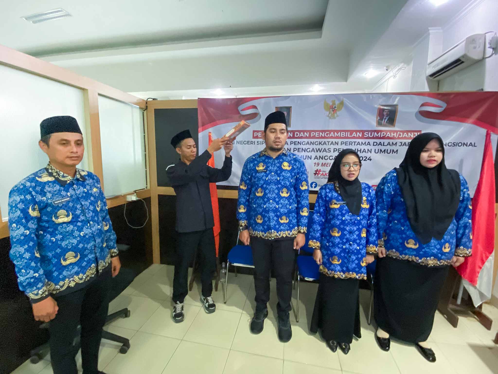 Tiga Pegawai Bawaslu Balangan Resmi Sandang Status PNS