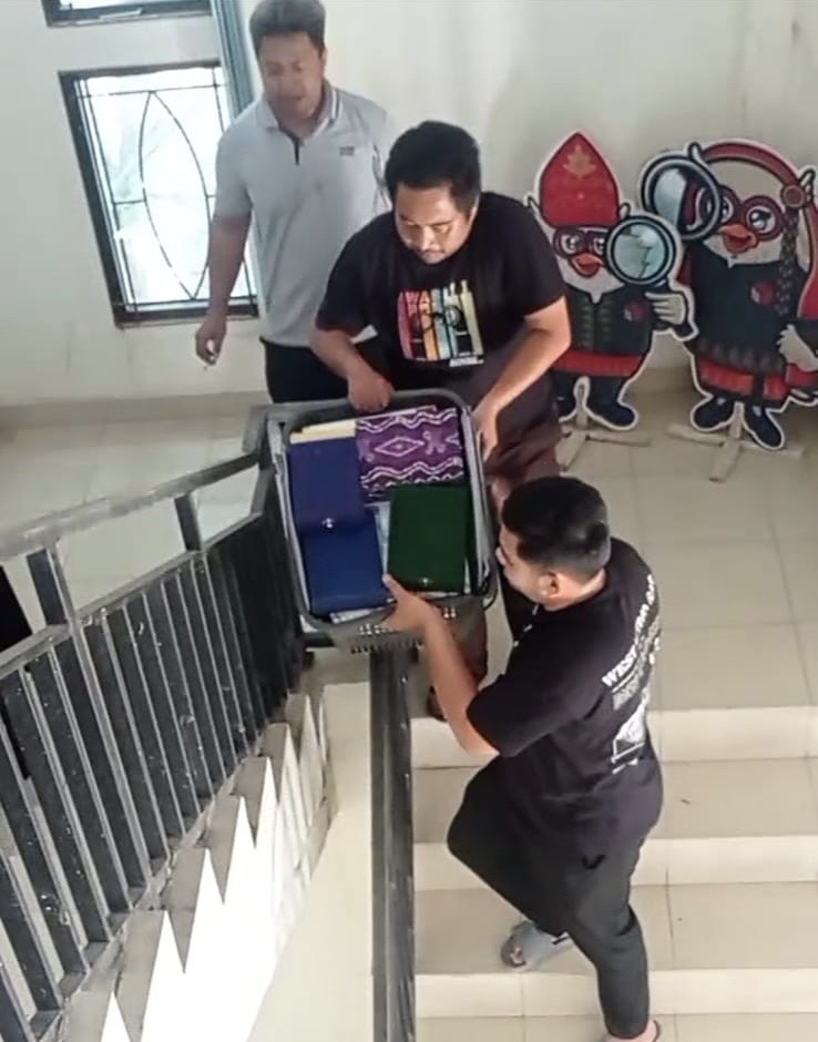  Jumpa Berlian Jadi Semangat Penataan Kantor Baru, Bawaslu Balangan Mulai Angkut Barang Tahap Awal