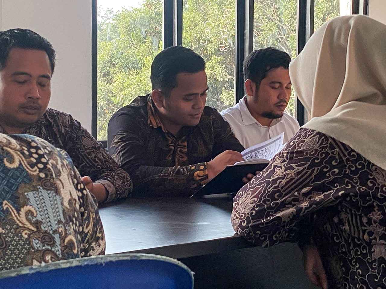 Bawaslu Balangan Hadirkan Nuansa Religius di Jumat Pagi