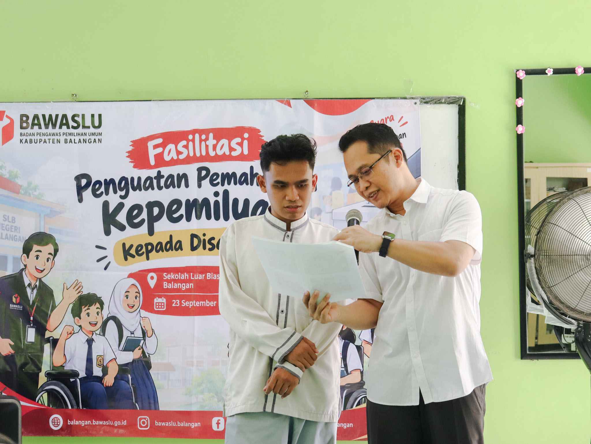 Dari Ruang Kelas ke Ruang Demokrasi, Bawaslu Balangan Kenalkan Hak Politik kepada Siswa Disabilitas
