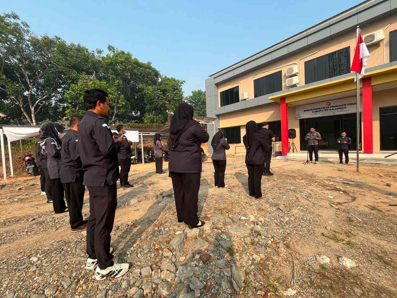 Apel Pagi Jadi Penguat Kedisiplinan dan Kesiapan Jajaran Bawaslu Balangan