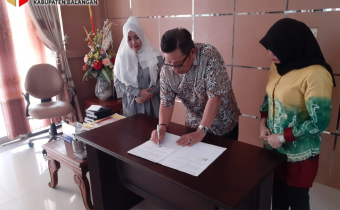 Ansharuddin tandatangani NPHD Bawaslu Kabupaten Balangan