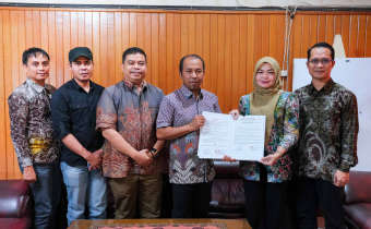 Bawaslu Balangan Serahkan NPHD Hibah kepada Bawaslu Provinsi Kalimantan Selatan