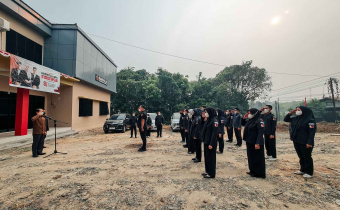 Di Tengah Kabut Asap, Bawaslu Balangan Awali Pekan dengan Apel Pagi